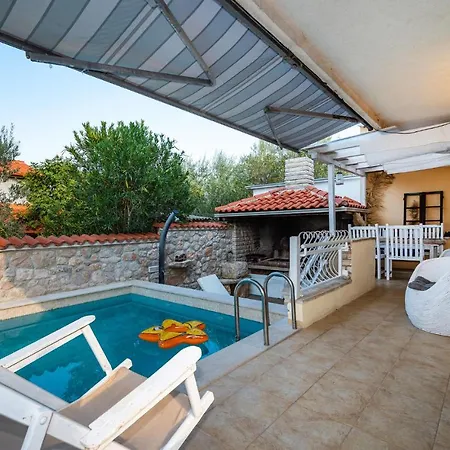 Awesome In With Kitchen Apartamento Ždrelac