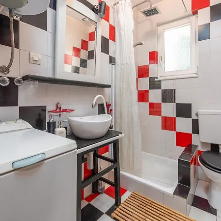Awesome In With Kitchen Apartamento